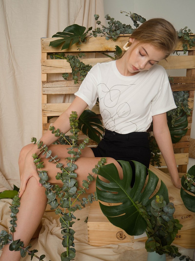 afterjuly foliage系列 原创设计绣花设计宽松T恤 - 白色 - 女装 T 恤 - 棉．麻 白色