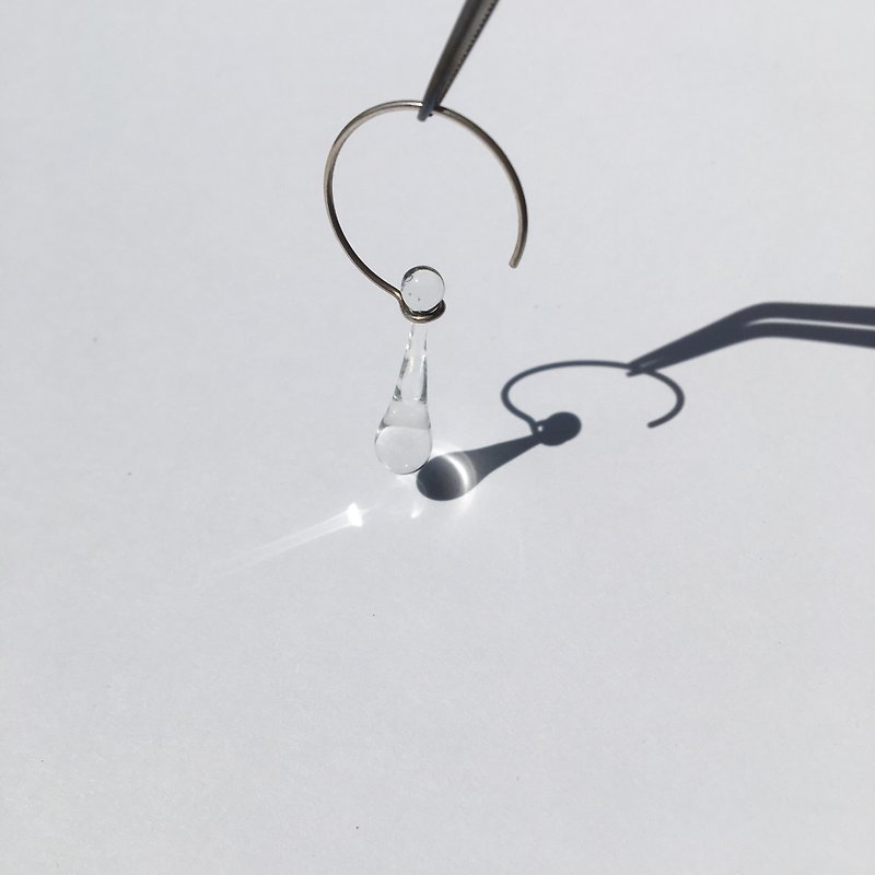 Droplet  minimal earring craft jewelry - 耳环/耳夹 - 玻璃 透明
