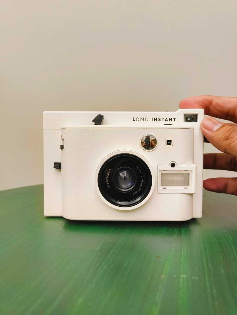 【拍立得相机】八成新 Lomography Lomo'Instant 拍立得相机 白色 - 相机 - 其他材质 白色