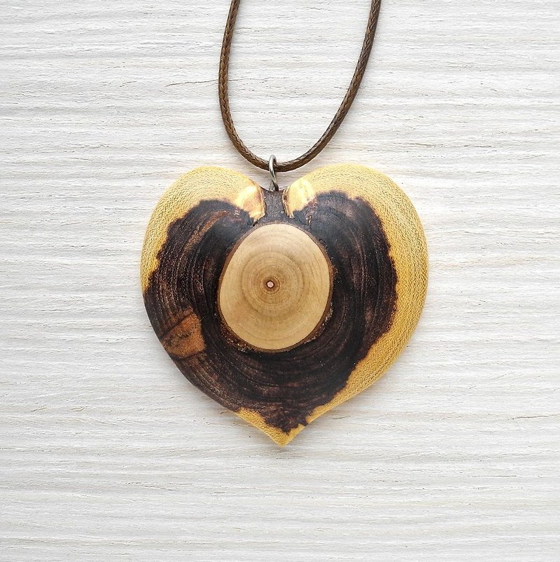 Wooden heart shaped pendant - 项链 - 木头 多色