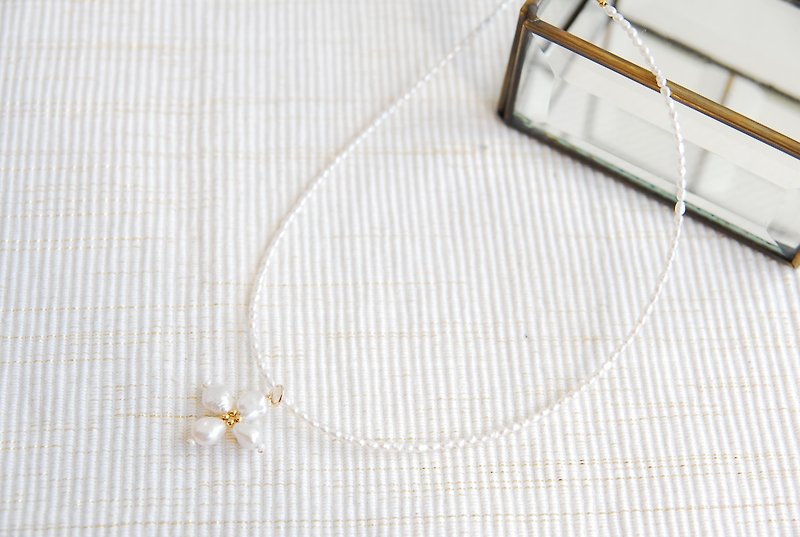 極細ライスパールのフラワーモチーフネックレス14kgf - 项链 - 珍珠 白色
