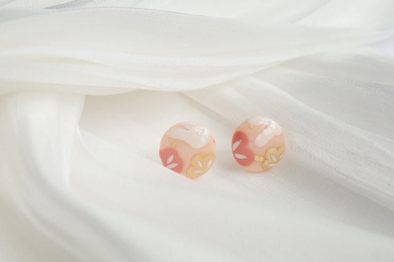 【手工软陶】日式金箔花朵白兔 耳钉耳夹 - 耳环/耳夹 - 陶 粉红色