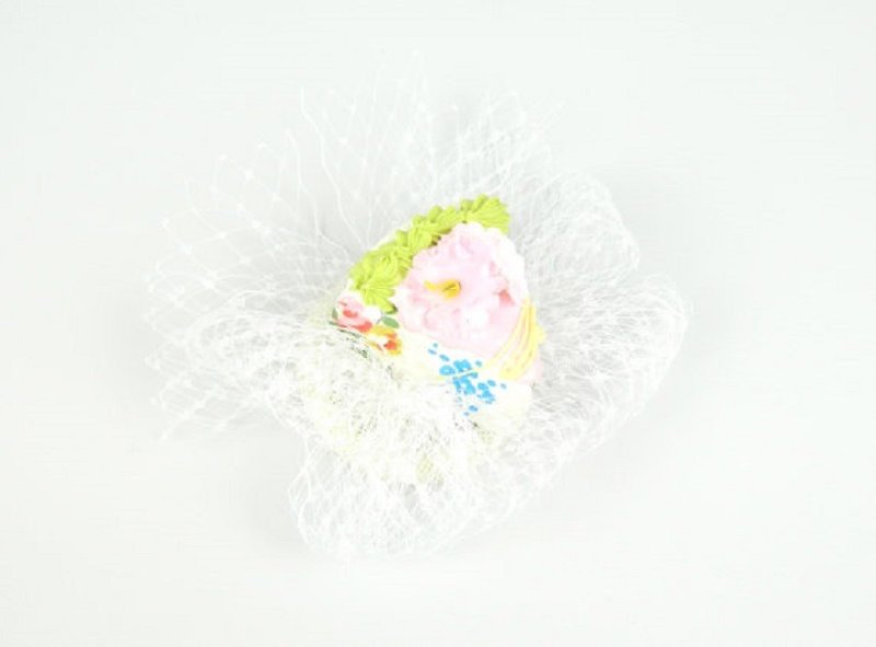 Fascinator Headpiece with Vintage Shabby Chic Flowery Cheesecake and Veil - 发饰 - 其他材质 白色
