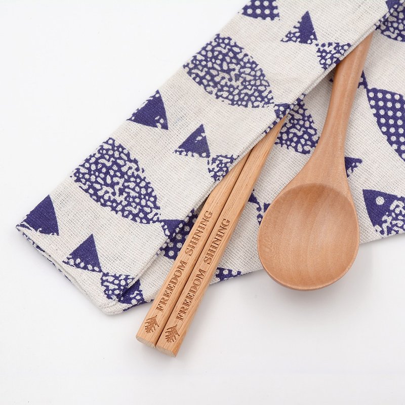 台湾桧木环保筷组-蓝色小鱼款|可刻中英字专属个人的餐具方便携带 - 筷子/筷架 - 木头 金色