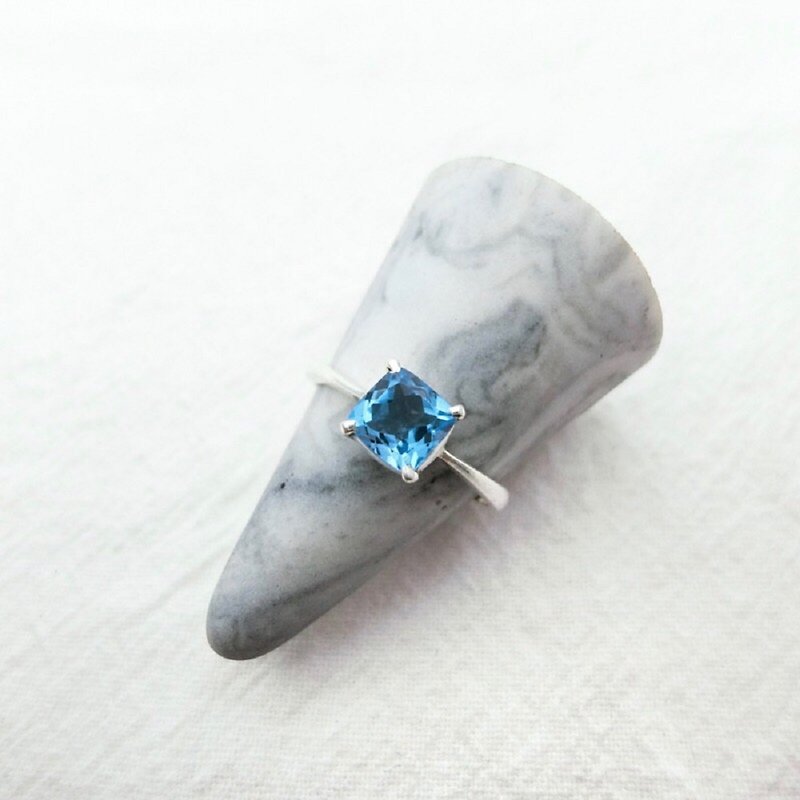 蓝托帕石925纯银方形爪镶戒指 尼泊尔手工银饰 - 戒指 - 宝石 银色