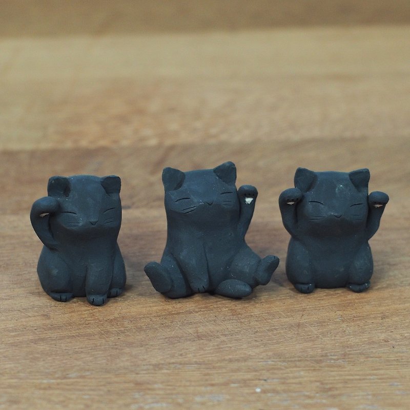 Black Ceramic Maneki Neko beckoning cat - 摆饰 - 陶 黑色