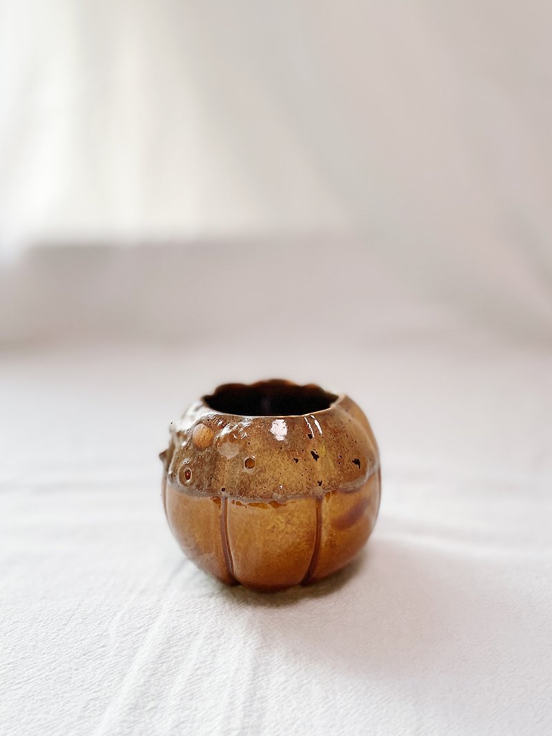 陶瓷手工 | 南瓜形器皿 (朱古力脆米色) - 杯子 - 陶 咖啡色