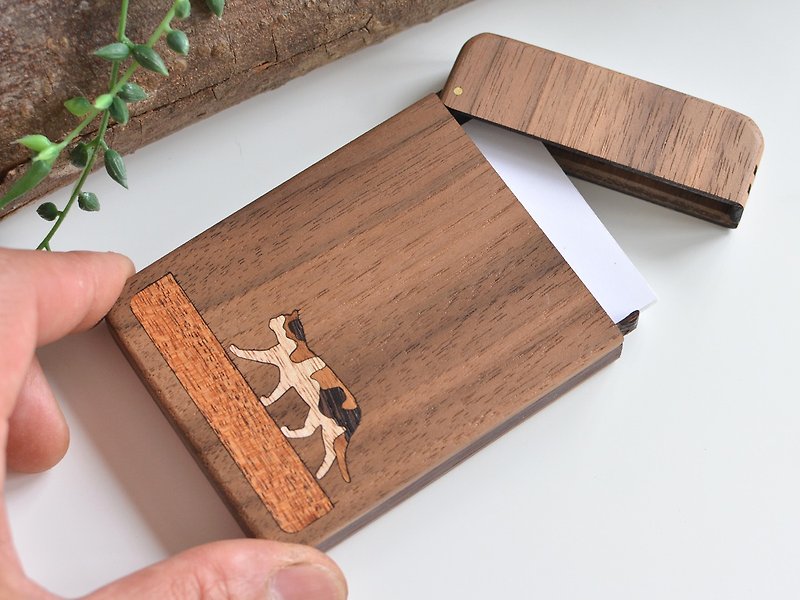 Wooden business card holder / walnut / Walking Calico Cat - 名片夹/名片盒 - 木头 