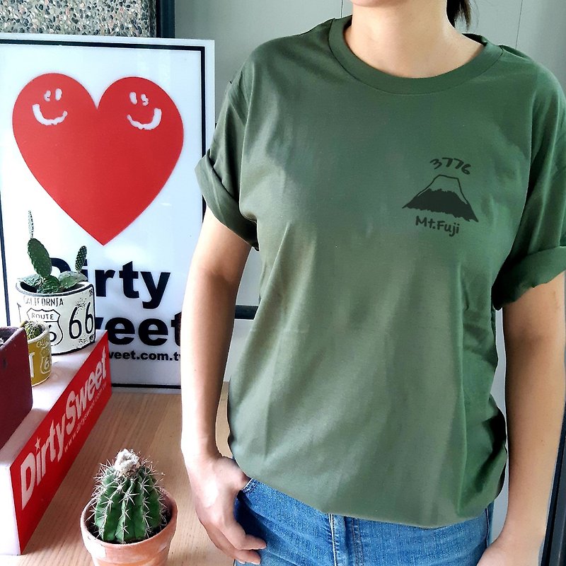 左胸 Mt Fuji 3776 短袖T恤 军绿色 富士山日本礼物东京文青手工 - 女装 T 恤 - 棉．麻 绿色