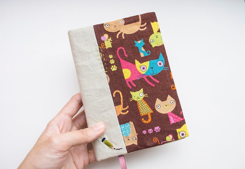 Reusable fabric A6 book cover - Cats - 笔记本/手帐 - 其他材质 咖啡色