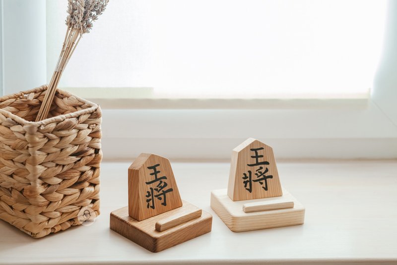 Wooden Phone Stand, Shogi Fan Gift Idea, Handmade Japanese Chess, Piece King - 收纳用品 - 木头 