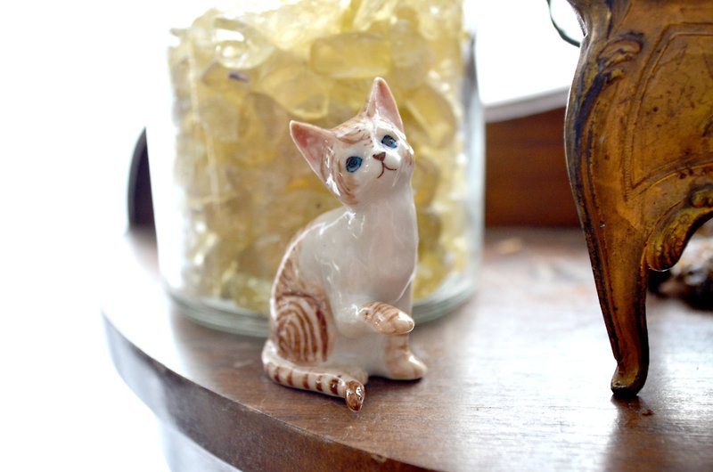 日本手工手绘陶瓷猫咪 迷你尺寸 手工超细腻 娃娃屋摆设 家居装饰 - 摆饰 - 陶 咖啡色
