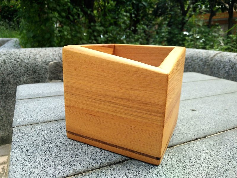 台湾桧木笔筒 置物筒 单斜口造型 - 笔筒/笔座 - 木头 咖啡色