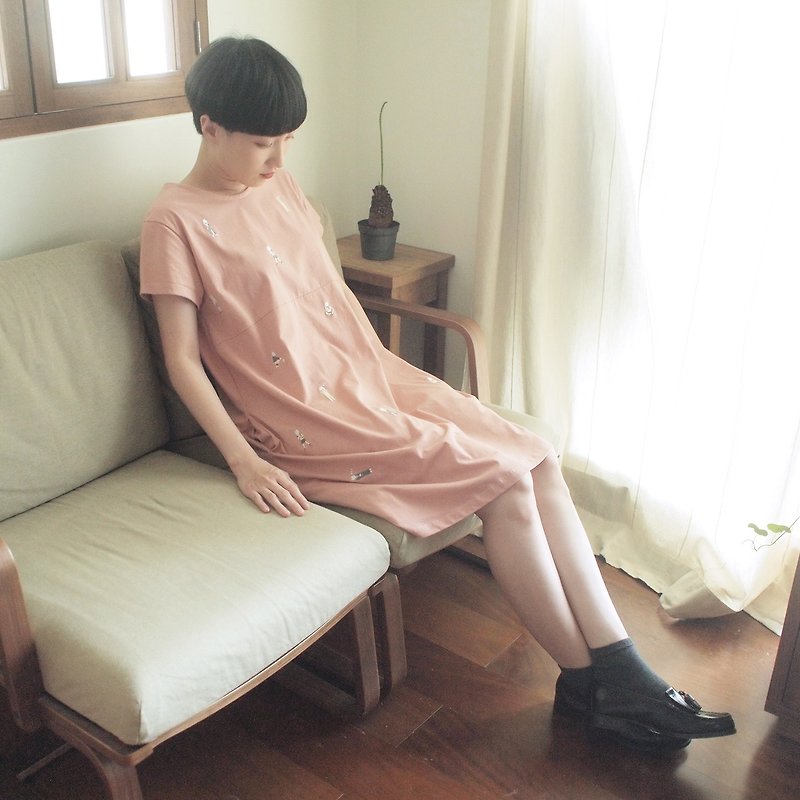 猫男孩洋装: 烟熏粉红色 - 洋装/连衣裙 - 棉．麻 粉红色