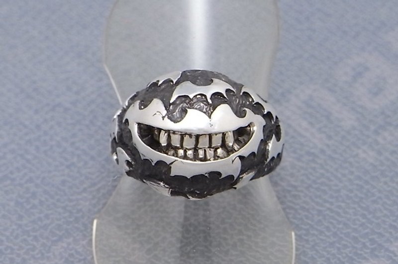 vampire smile ring (s_m-R.28) ( 万圣节前夕 吸血鬼 蝙蝠 微笑 銀 戒指 指环 ) - 戒指 - 纯银 银色