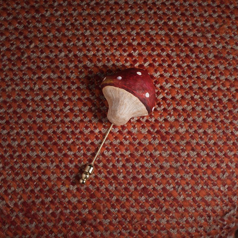 蘑菇胸针 / 动物心口针 - 胸针 - 纸 红色