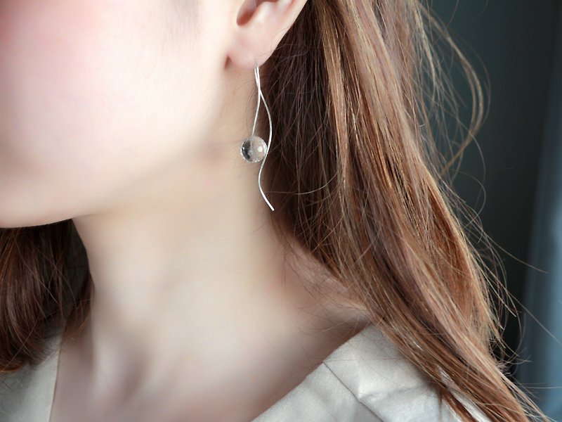 SV935(Argentium)-nuance curve crystal pierced earrings 不能改耳夾 - 耳环/耳夹 - 宝石 银色