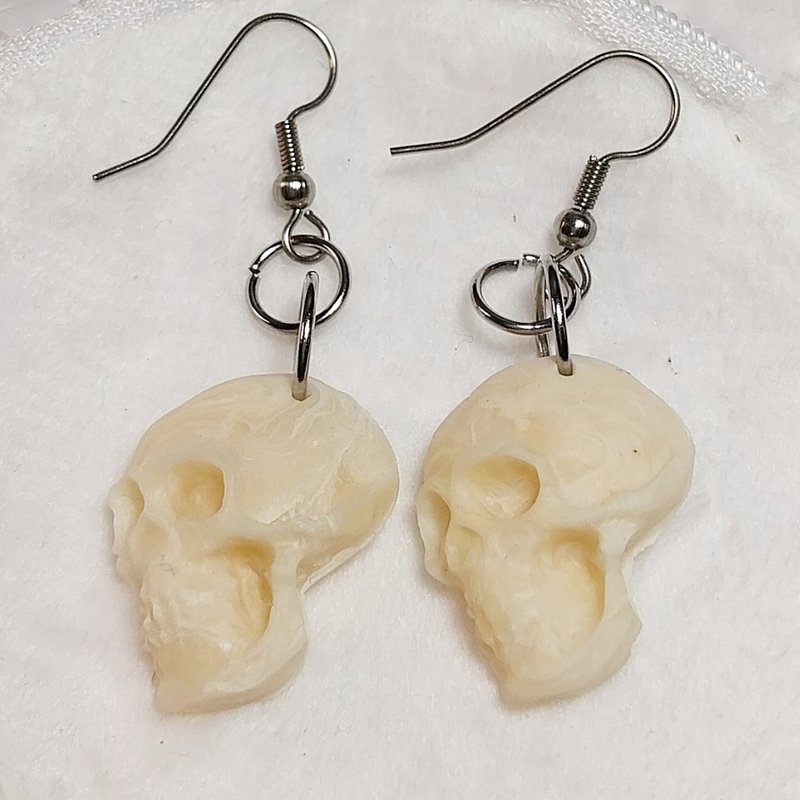 Skull Halloween Earring Handmade Air Dry Clay Eco Friendly Stainless Hook - 耳环/耳夹 - 粘土 白色