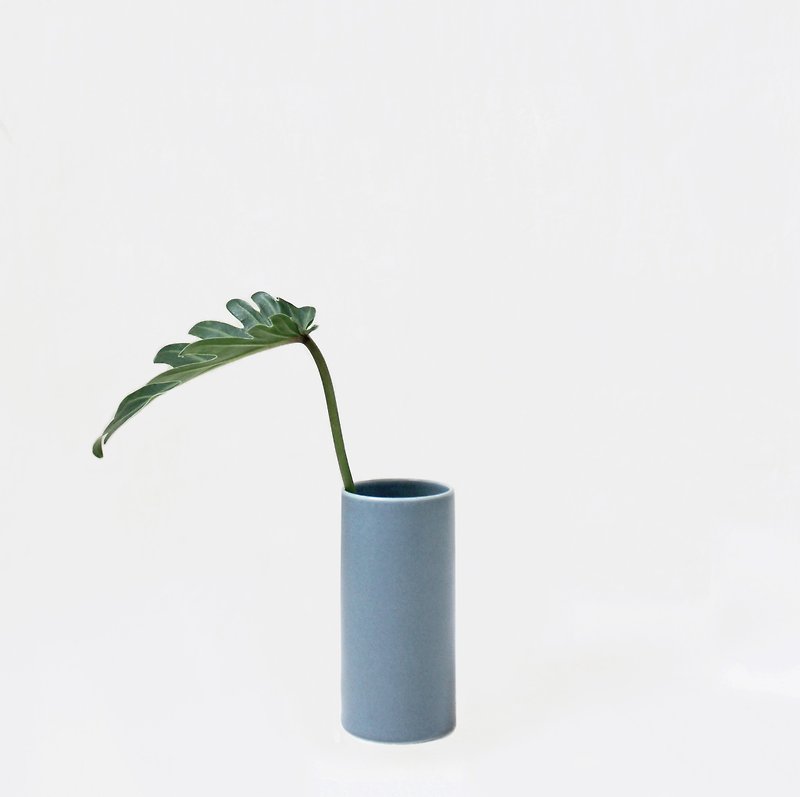 简约北欧风花器－Straight Cylinder S (灰蓝色) - 花瓶/陶器 - 瓷 蓝色