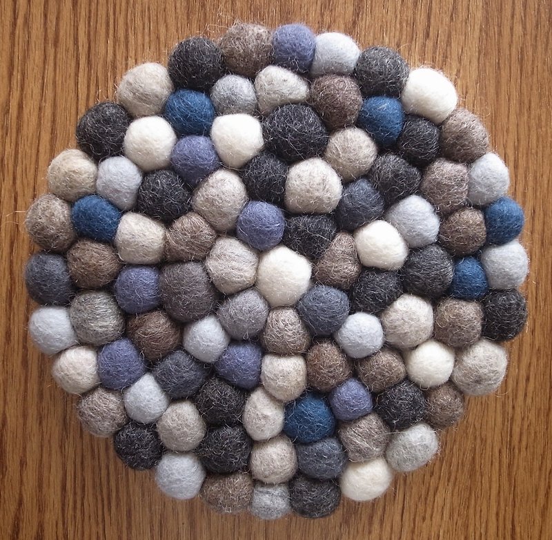 羊毛毡 球球 手工 餐垫 隔热垫 锅垫 20cm 深灰+蓝  - 餐垫/桌巾 - 羊毛 灰色