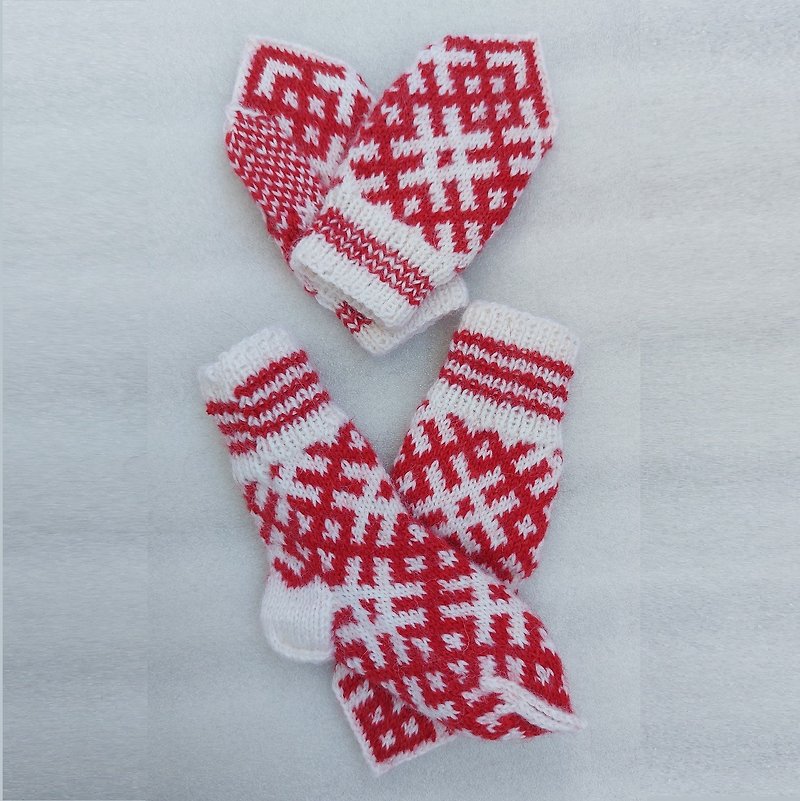 Children's knitted set woolen socks and handmade mittens with a pattern - 婴儿袜子 - 羊毛 红色
