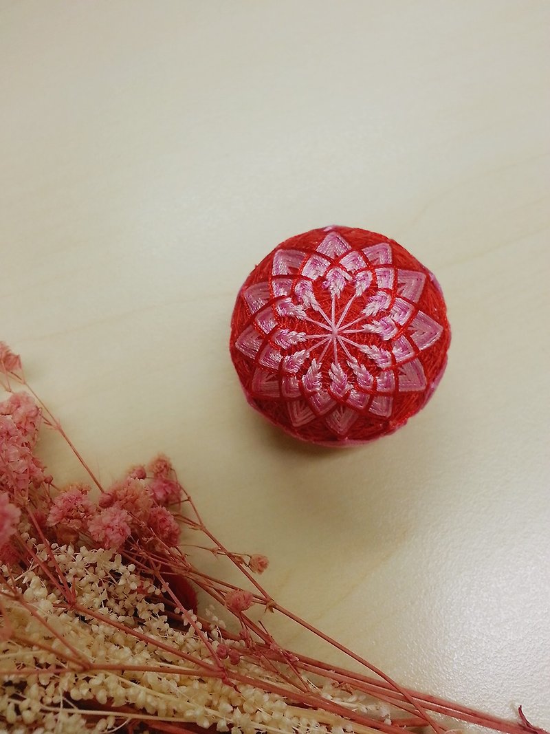 彩线之日和 小鞠球-红菊 (全人手) - 钥匙链/钥匙包 - 纸 红色