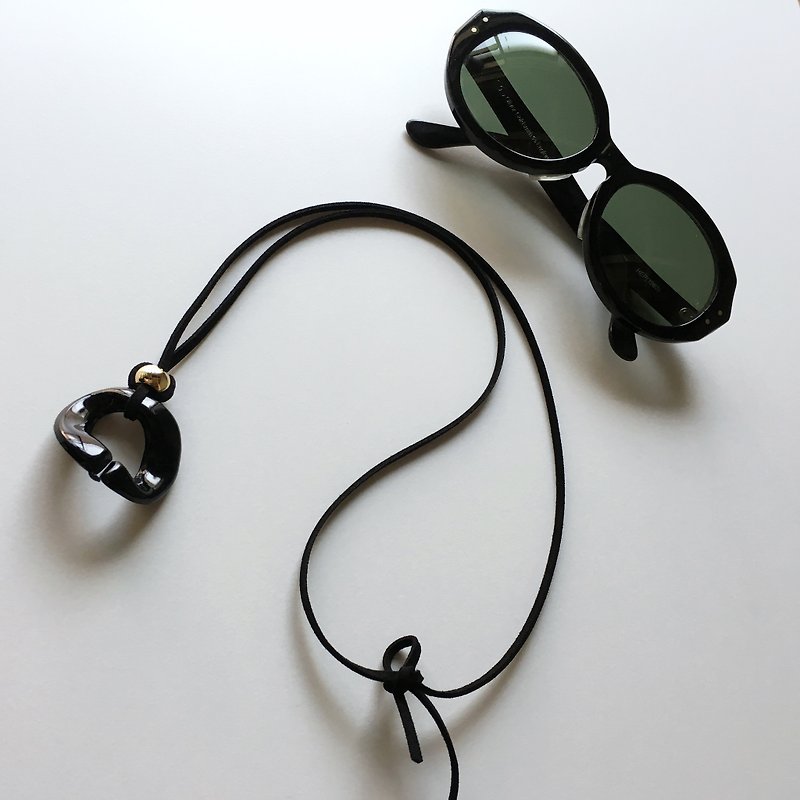 Sunglass/glass folder for unisex (Black) - 眼镜/眼镜框 - 塑料 黑色