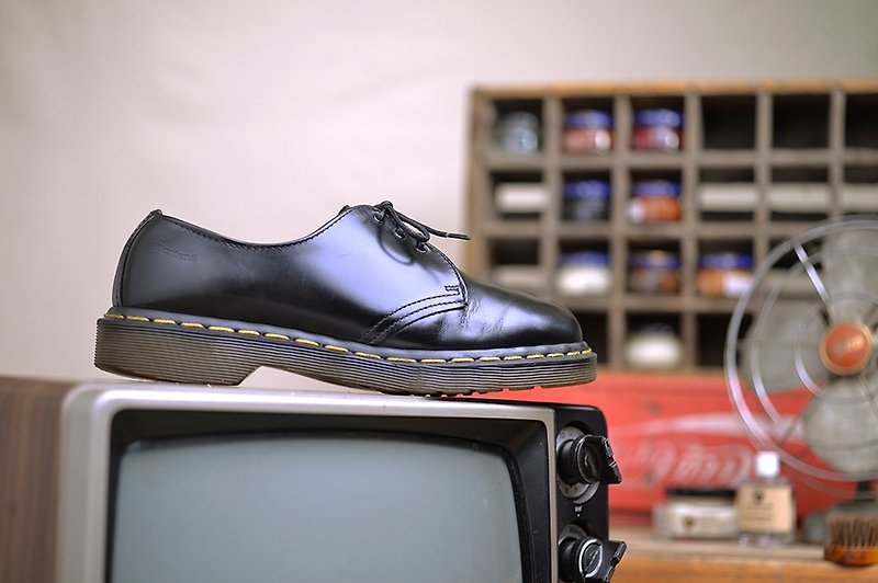 Vintage 英国Dr. Martens 黑色3孔手工鞋 - 芭蕾鞋/娃娃鞋 - 真皮 黑色