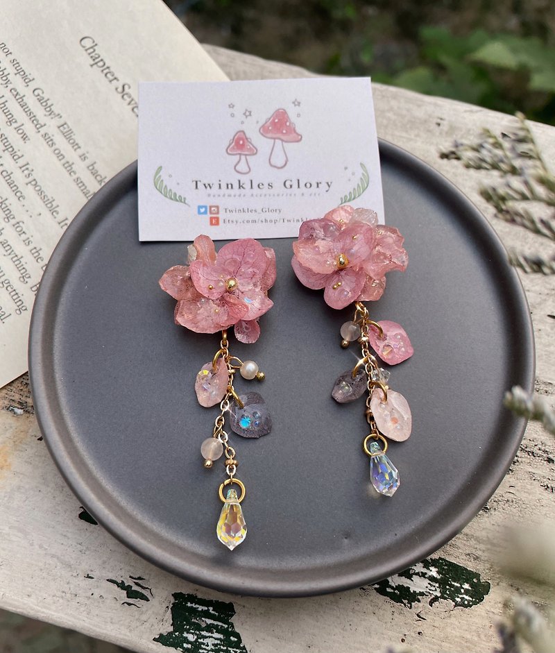 Sweet Hydrangea - Pink petals earrings - 耳环/耳夹 - 植物．花 粉红色