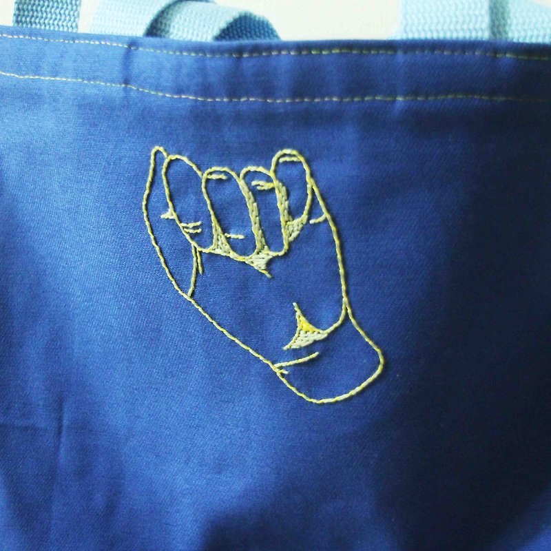 手语//害羞－手工刺绣帆布包 - 侧背包/斜挎包 - 棉．麻 蓝色