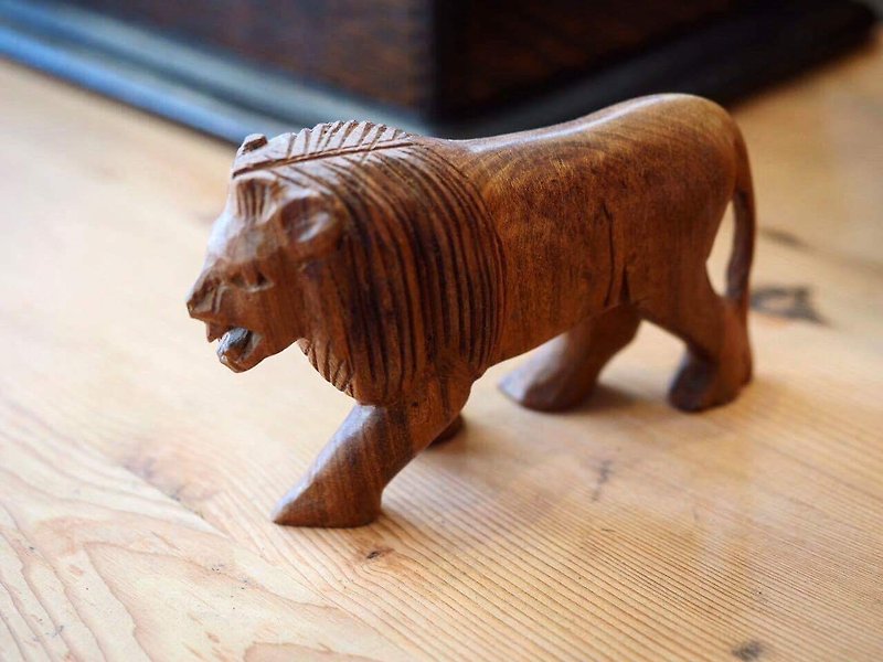 世界各国收藏！手工雕刻实木动物系列 非洲 狮子（共10款） - 摆饰 - 纸 
