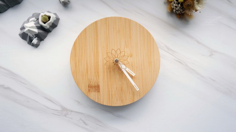 12花瓣时钟 | 以花为秒针+竹板设计的手作时钟(台湾设计制造) - 时钟/闹钟 - 竹 咖啡色