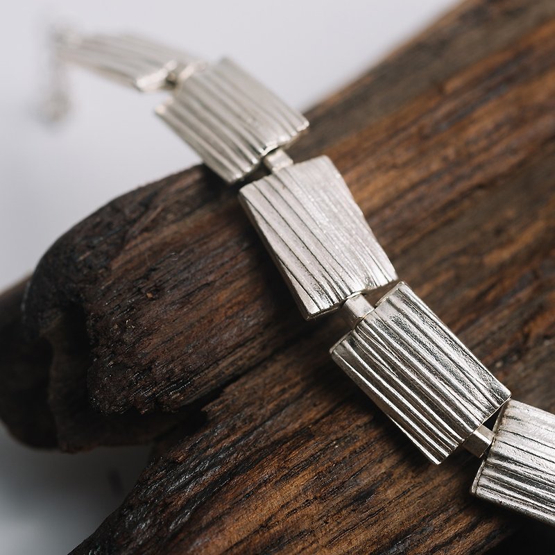 Silver bracelet with pillow-shape textured beads (B0077) - 手链/手环 - 银 银色