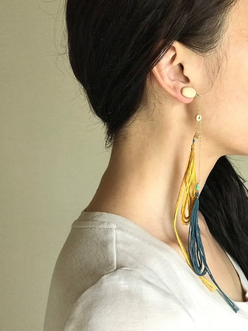 Wind  1 piece clip-on earrings - 耳环/耳夹 - 绣线 蓝色