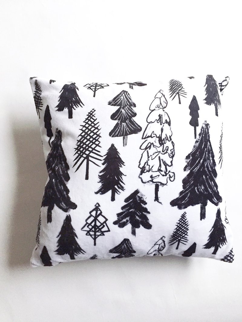 雪地里的的树抱枕 北欧极简风黑白抱枕 绒毛抱枕-含枕芯 - 枕头/抱枕 - 聚酯纤维 白色