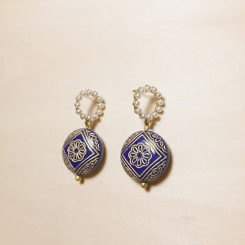 复古珍珠圈圈宝蓝雕花耳环 - 耳环/耳夹 - 树脂 蓝色