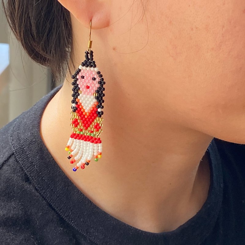 现货优惠 原住民妈妈纯手工编织串珠 经典人物款耳环 - 耳环/耳夹 - 压克力 红色
