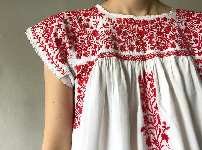 墨西哥古董手工刺绣洋装 - 洋装/连衣裙 - 棉．麻 白色