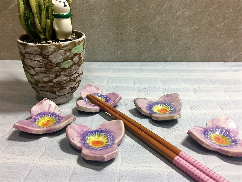 紫色淡彩幸福三瓣花筷子架_陶器筷架 - 筷子/筷架 - 陶 紫色