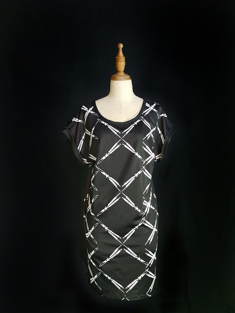 蝴蝶刀 设计款洋装 - 洋装/连衣裙 - 聚酯纤维 黑色