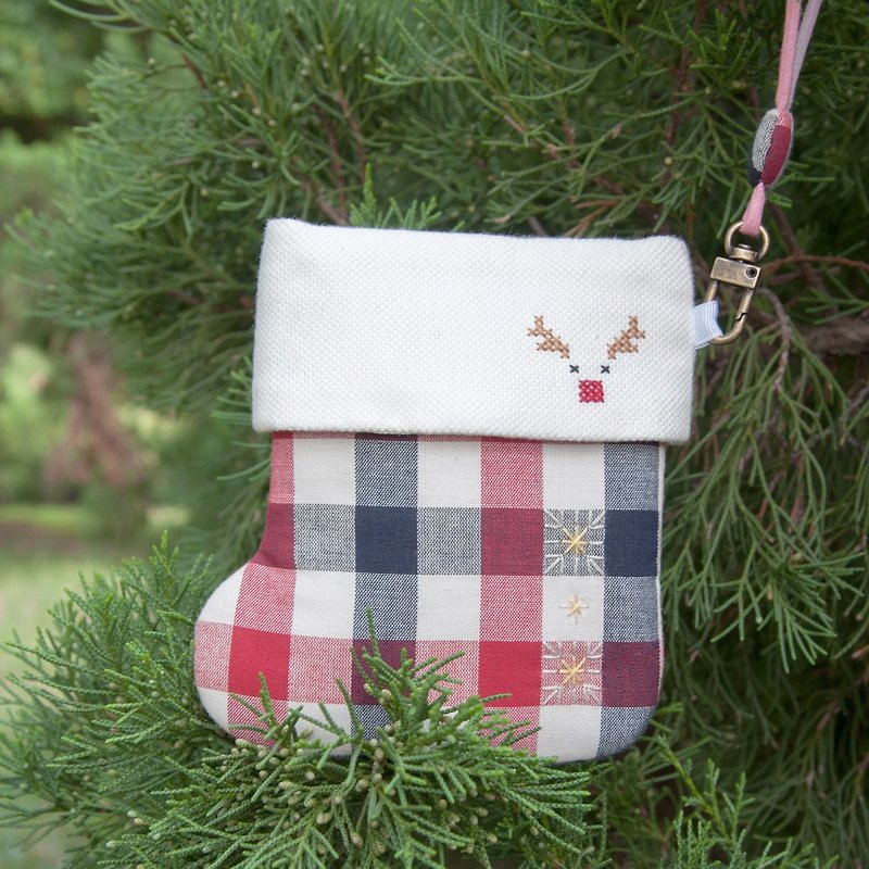手缝系列-暖暖圣诞麋鹿刺绣口金小物包 - 化妆包/杂物包 - 棉．麻 红色