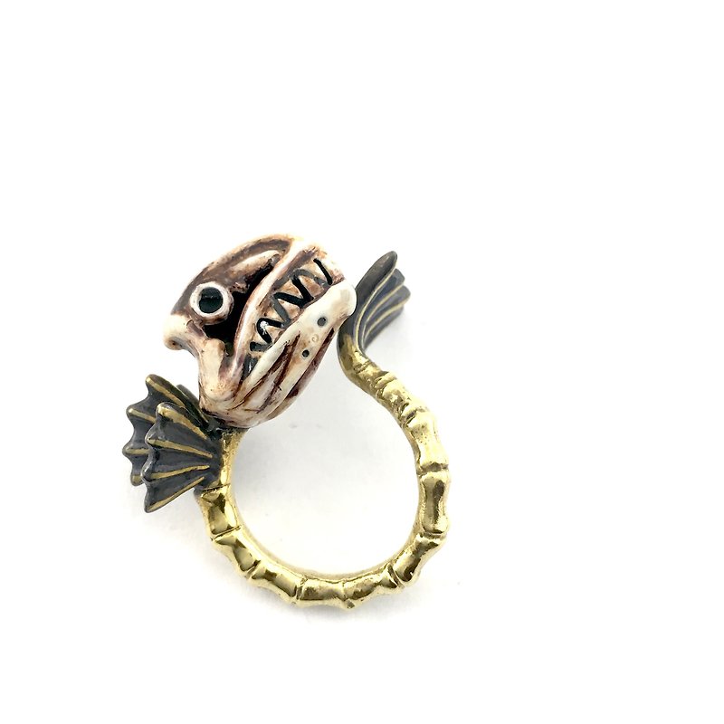 Zodiac Fish bone ring is for Pisces in Brass and realistic color ,Rocker jewelry ,Skull jewelry,Biker jewelry - 戒指 - 其他金属 