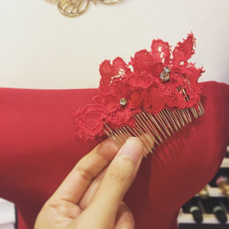 Swarovski 新娘水晶蕾丝头饰 - Handmade Lace Flower Headpiece - 发饰 - 棉．麻 红色