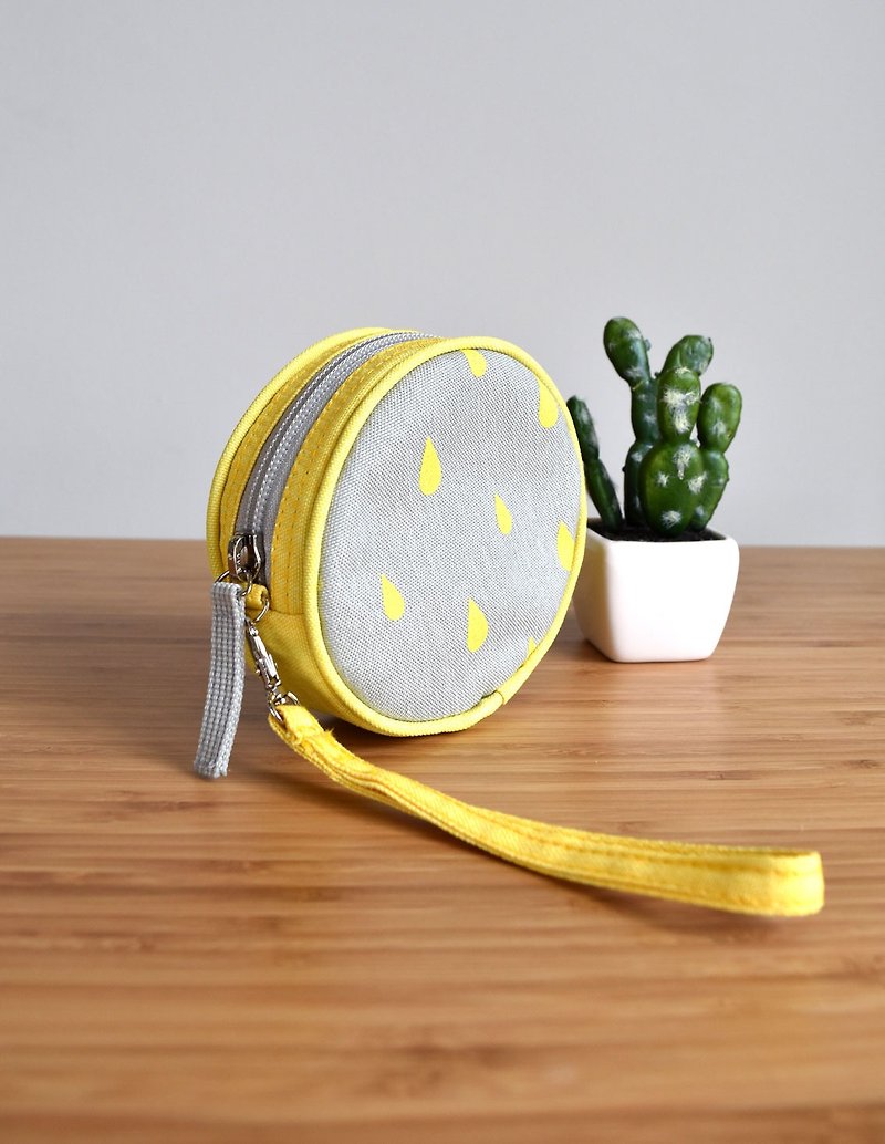 yellow round coin purse - 化妆包/杂物包 - 聚酯纤维 黄色