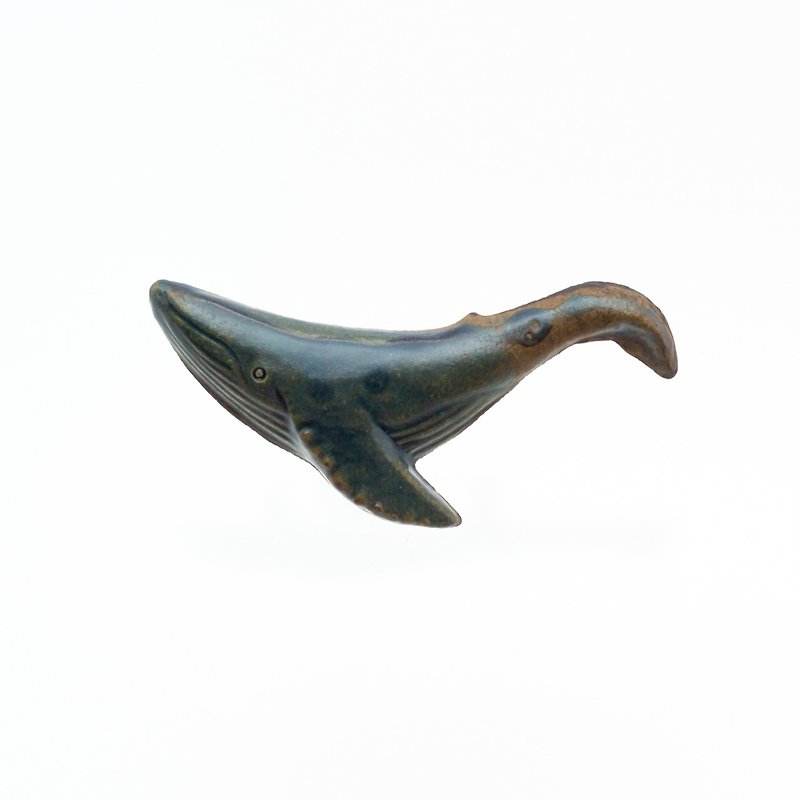 陶器ブローチ　クジラ(サビ青) - 胸针 - 陶 绿色