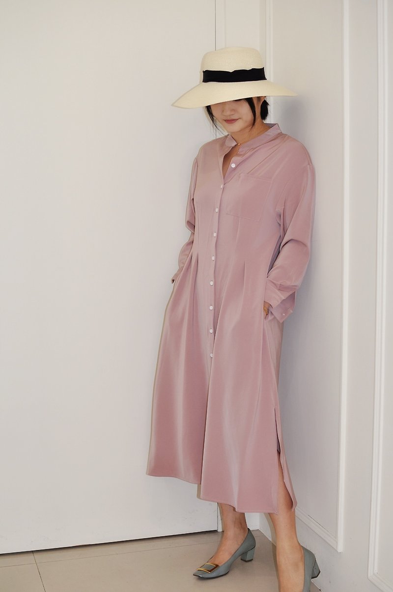 Flat 135 X 台湾设计师 长袖宽松衬衫版型洋装罩衫 粉色丝质布料 - 女装上衣 - 聚酯纤维 粉红色