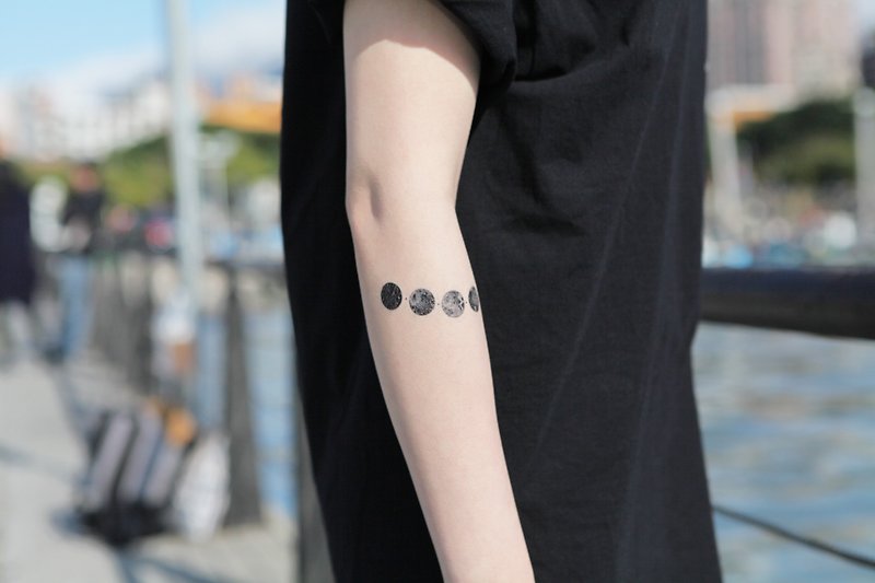 Deerhorn design / 鹿角 刺青 纹身贴纸 月球 阴晴圆缺 手写字 - 纹身贴 - 纸 黑色