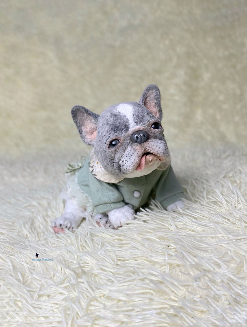 灰色法国斗牛犬逼真的玩具小狗 - 玩偶/公仔 - 聚酯纤维 灰色