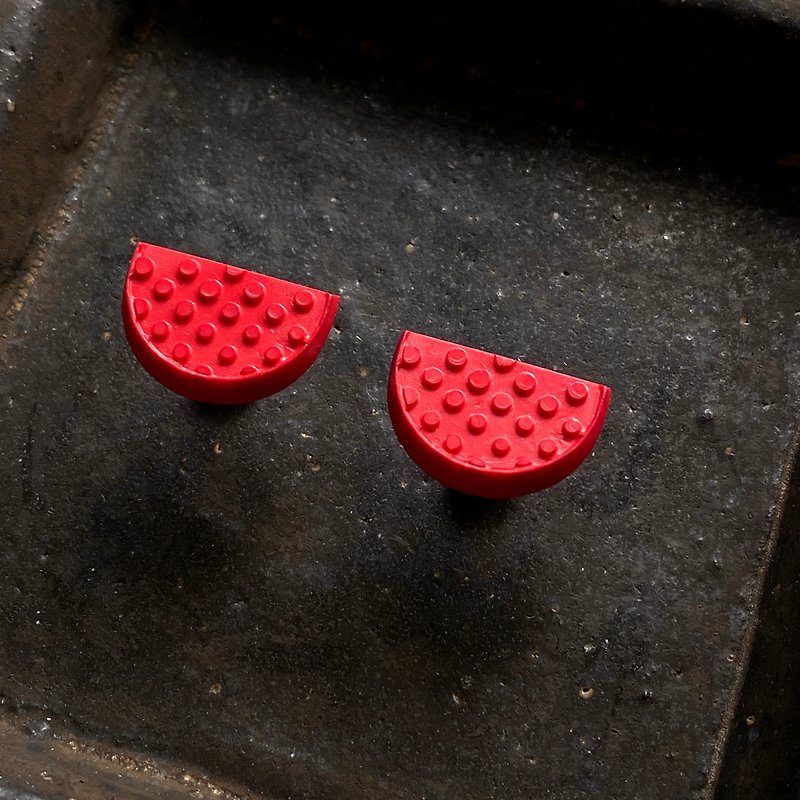 点点普普风半圆针式耳环 - 耳环/耳夹 - 塑料 红色