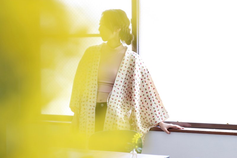 Japanese silk kimono, traditional kimono, authentic kimono, haori jacket /3923 - 女装休闲/机能外套 - 丝．绢 黄色